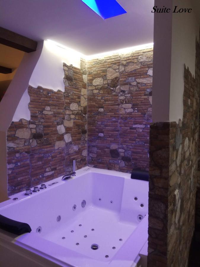 Suite Love Jacuzzi Uceda Екстериор снимка
